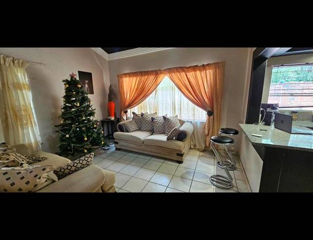 4 BEDROOM HOUSE FOR SALE IN THERESA PARK